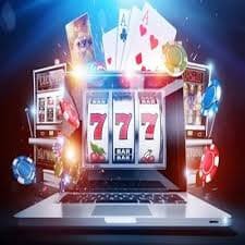 Pengguna membaca informasi akun digital